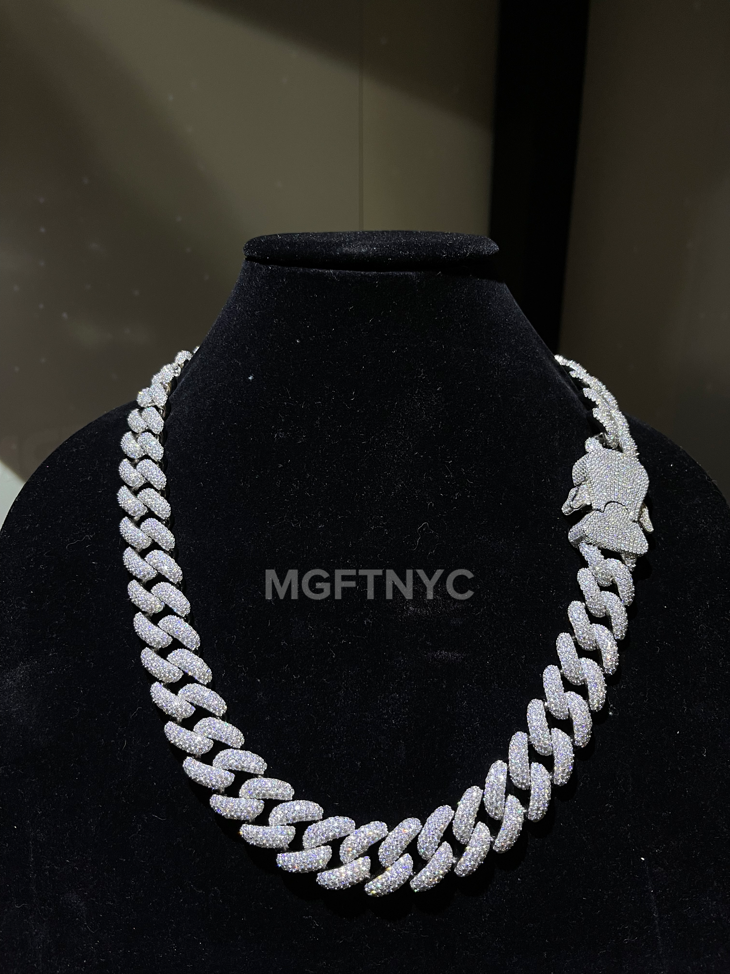 20MM Miami Cuban Chain Handset 24"